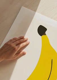 Grafisk illustration av gul banan mot ljus bakgrund-9