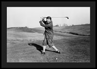 Zwart-witfoto van mannelijke golfer in klassieke kledij-4