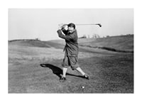 Zwart-witfoto van mannelijke golfer in klassieke kledij-1