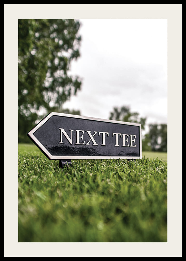 Cartello fotografico sul campo da golf con il testo Next Tee-12