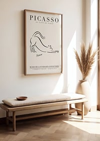 Minimalist line drawing of stretching cat in black-2