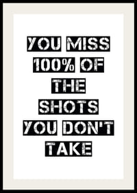 Testo in bianco e nero con citazione sul coraggio di correre rischi-2