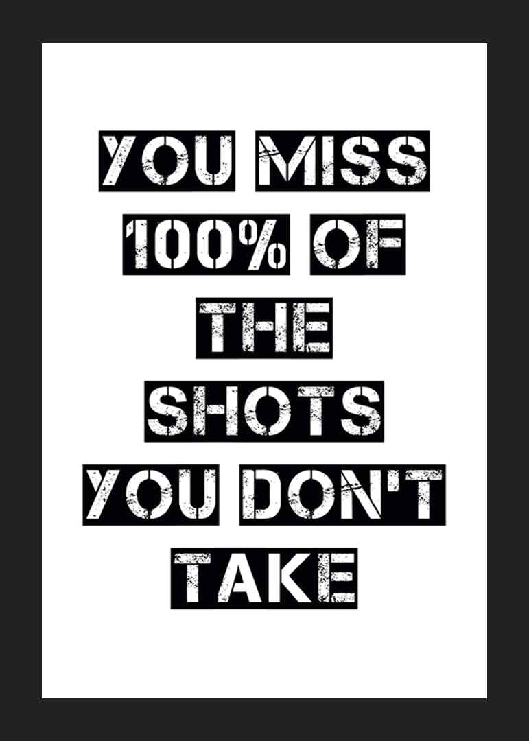 Testo in bianco e nero con citazione sul coraggio di correre rischi-12