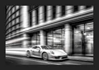 Fotografie alb-negru cu un Porsche 911 în mișcare în fața primăriei-5