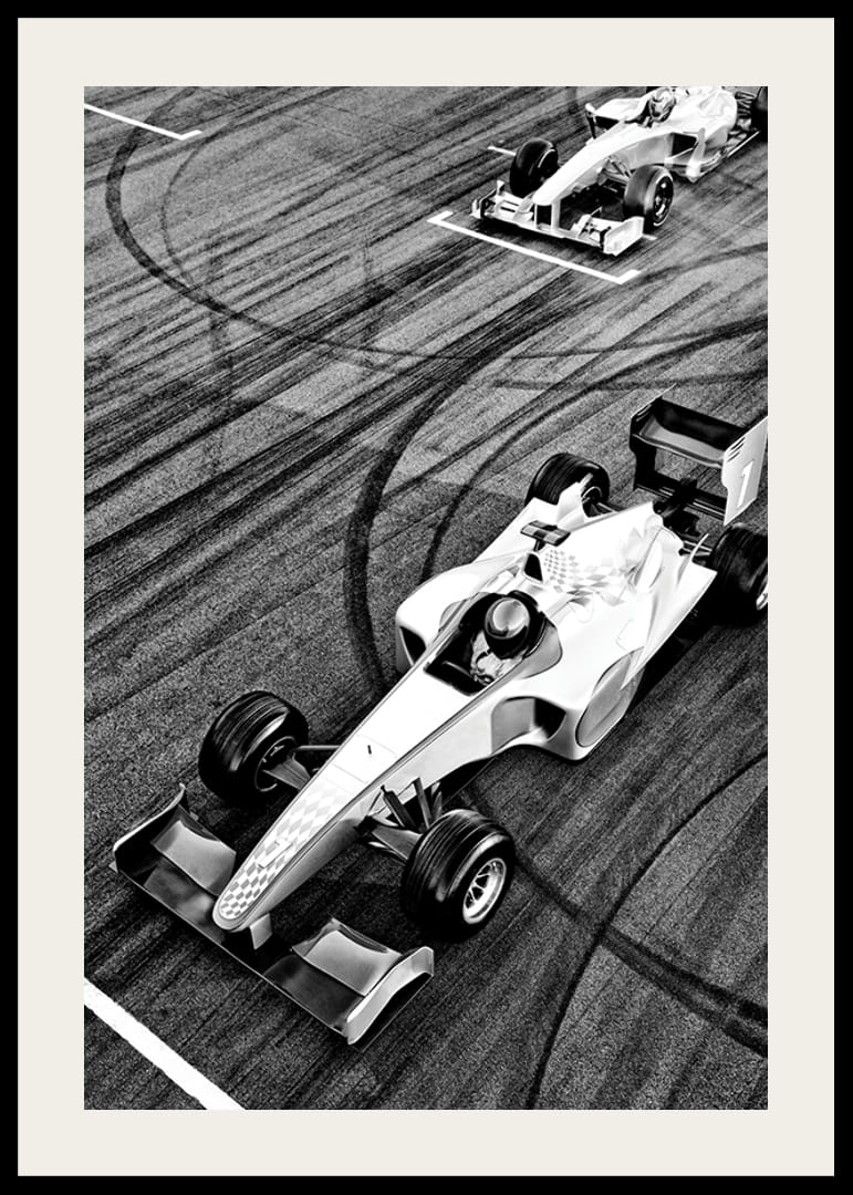 Svartvit vy ovanifrån av två Formel 1-bilar på startlinjen-12