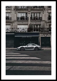 Fotografisk Porsche 911 GT3 framför klassisk fasad-0