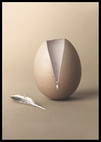 Surreale Illustration eines Eis mit Reißverschluss in Beigetönen-6