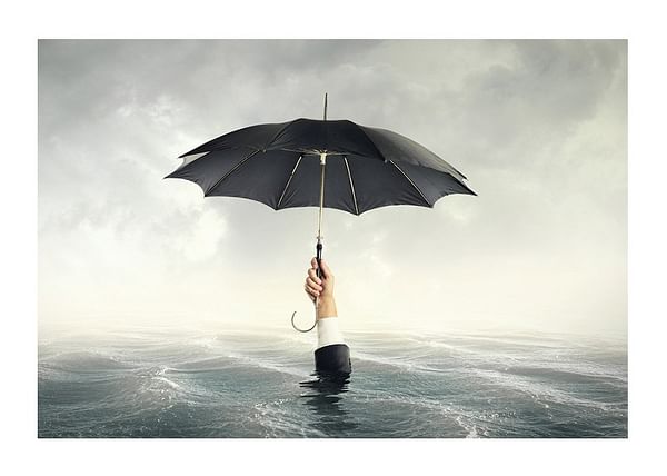 Poster Drowning With An Umbrella