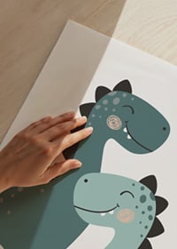 Illustrerade dinosaurier i blå toner med svarta taggar-9