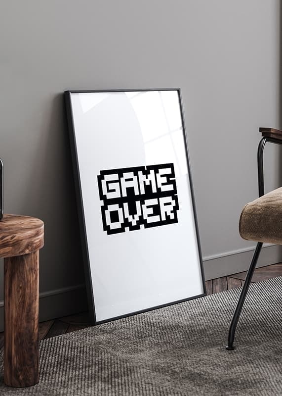 Pixelstijltekst GAME OVER in zwart tegen een witte achtergrond-12
