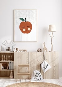 Illustrerat rött äpple med ansikte och grönt blad mot vit bakgrund-8