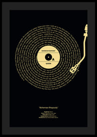 Grafisk vinylplade med Queen-tekst på sort og gul baggrund-0