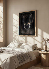 Prim-plan al unui catâr în tonuri de maro închis și negru-8