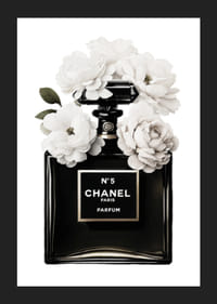 Bottiglia di profumo nera illustrata con fiori bianchi sulla parte superiore-5