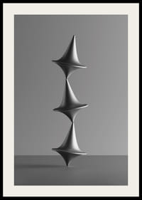 Čiernobiela fotografia troch naukladaných káčov na sivom pozadí-2