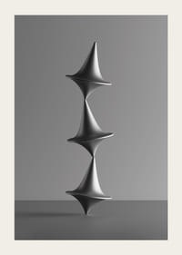 Čiernobiela fotografia troch naukladaných káčov na sivom pozadí-3