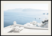 Fotografi av vitkalkade terrasser mot blått hav, Santorini-2