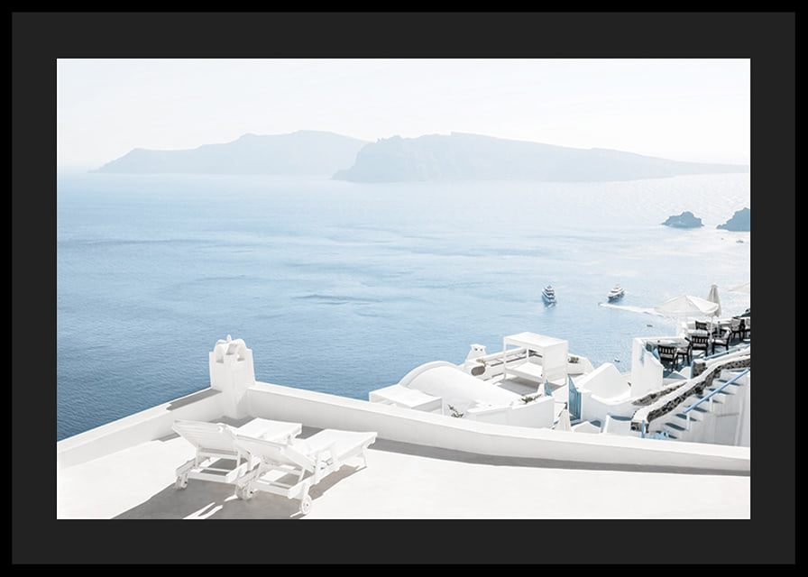 Fotografi av vitkalkade terrasser mot blått hav, Santorini-12