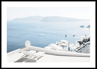 Fotografi av vitkalkade terrasser mot blått hav, Santorini-0