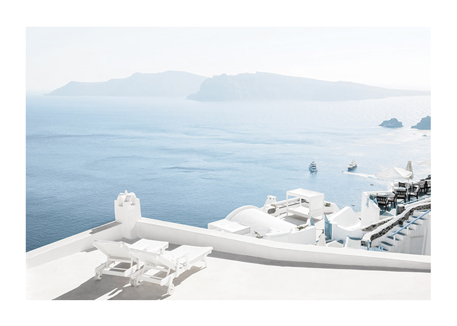 Fotografi av vitkalkade terrasser mot blått hav, Santorini-12