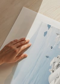 Fotografi av vitkalkade terrasser mot blått hav, Santorini-9