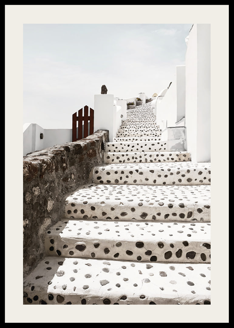 Fotografia de escadas com pontos brancos em Oia, Santorini-12