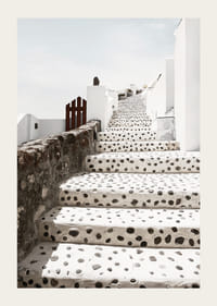 Fehér pöttyös lépcsők fényképe Oiában, Santorini szigetén-3