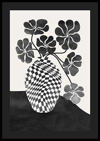 Abstrakt svartvit vas med schackrutigt mönster och blommor-4