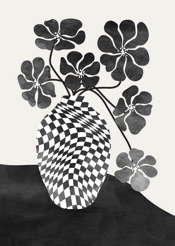Abstrakt svartvit vas med schackrutigt mönster och blommor-12