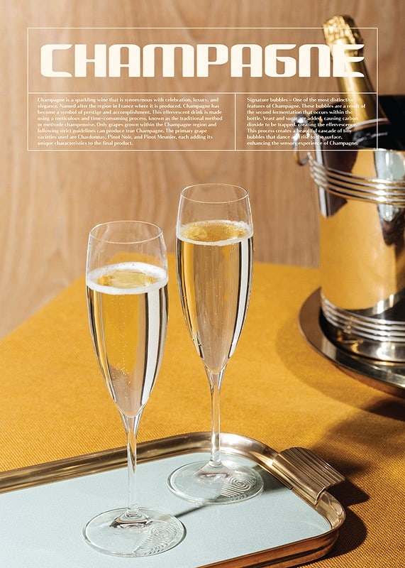 Två champagneglas på bricka med flaska i ishink, fotografisk-12