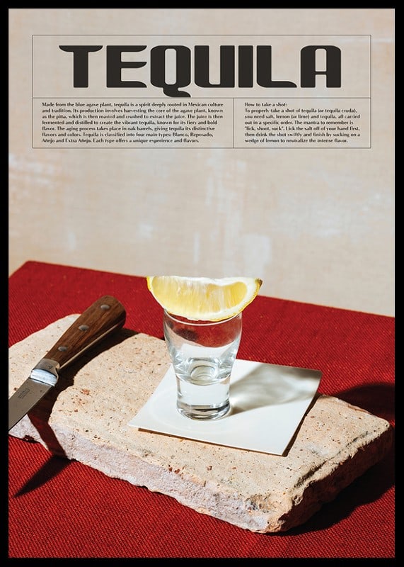 Fotografisk närbild av tequilashot med citronklyfta och kniv-12
