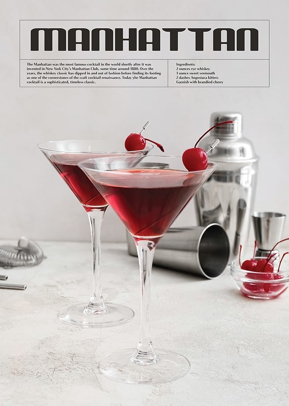 Två Manhattan-cocktails med körsbär, barredskap och recepttext-12