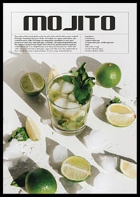 Glas mojito med is, limeklyftor och mynta på vit bakgrund-0