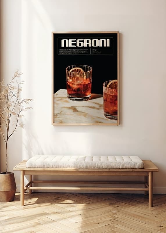 Två Negroni-cocktails med apelsinskiva på marmorunderlag-12