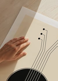 Grafisk illustration av vinylskiva som gitarr i svart och rött-9