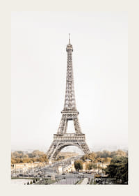 Az Eiffel-torony fényképe Párizsban világos, lágy háttér előtt-3