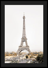 Fotografi av Eiffeltornet i Paris mot ljus, mild bakgrund-4