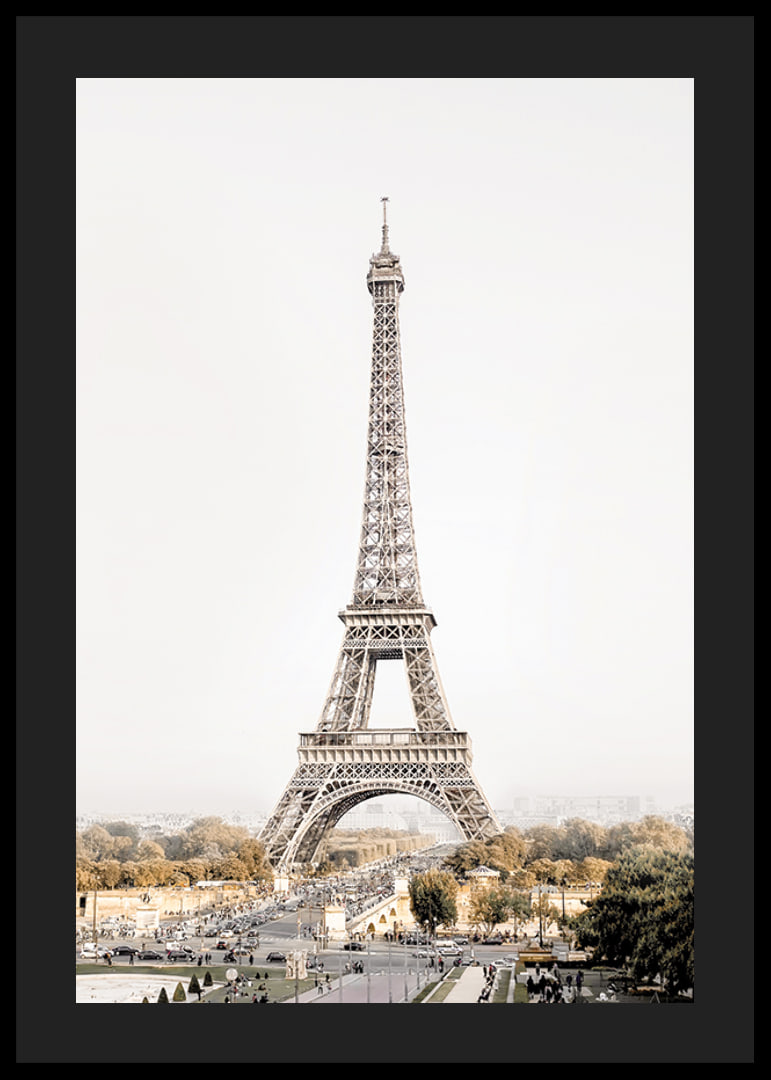 Fotografi av Eiffeltornet i Paris mot ljus, mild bakgrund-12