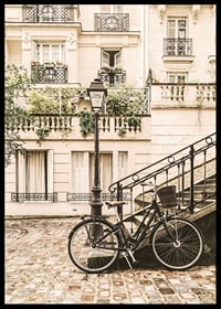 Fotografi av klassisk cykel vid parisiskt stenhus i beige toner-6