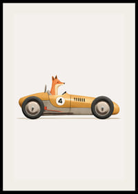 Volpe illustrata che guida una macchinina gialla su sfondo bianco-2