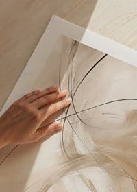 Linee ondulate astratte nelle tonalità del beige e del marrone-9