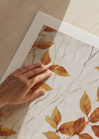 Aquarell von Zweigen mit orangefarbenen Herbstblättern auf hellem Hintergrund-9