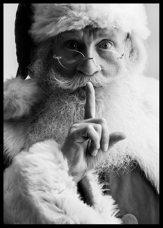 Portrait noir et blanc du Père Noël avec un doigt sur les lèvres-12