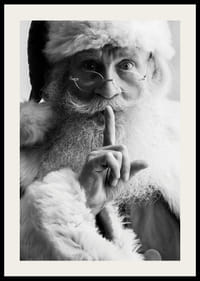 Retrato em preto e branco do Papai Noel com o dedo nos lábios-2