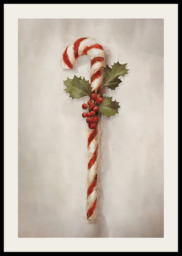 Malt sukkerstang med kristtornblader og røde bær på lys bakgrunn-12