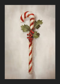 Malt sukkerstang med kristtornblader og røde bær på lys bakgrunn-5