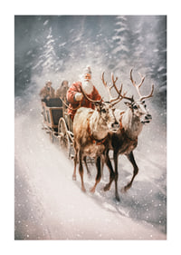 Illustrerad tomte med två renar i snöigt vinterlandskap-1