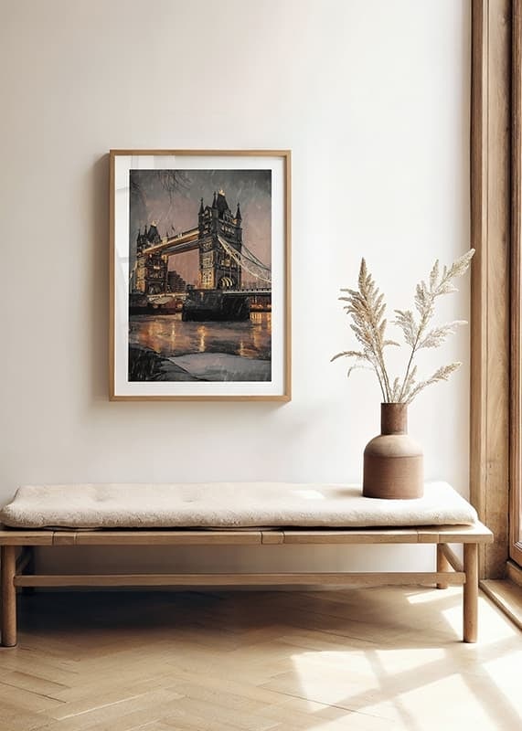 Poster med illustration av Tower Bridge i regnigt kvällsljus, varma toner-12