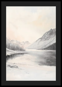 Tájkép hófödte hegyekkel, befagyott tóval és sápadt égbolttal-4