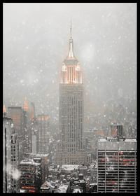 Poster met een winters schilderij van een verlicht Empire State Building-2